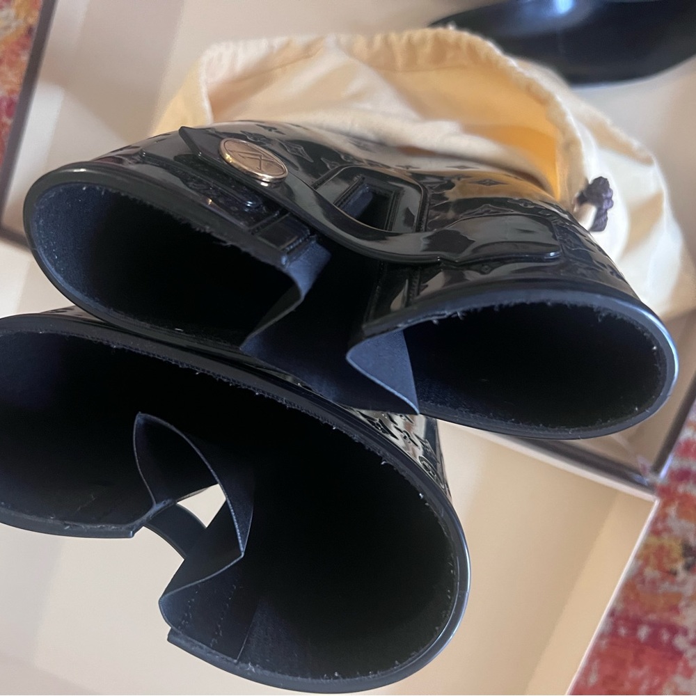 Y’all Louis Vuitton rain boots - Picture 5 of 7
